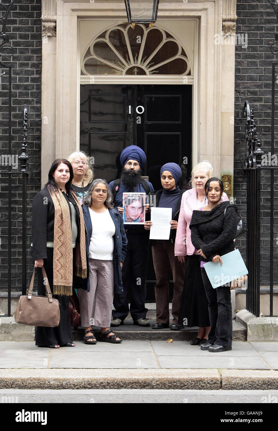 Family and friends of Surjit Kaur Athwal, who was the victim of an honour killing organised by her husband and 70 year old mother-in-law, (from the left) Diana Nammi, Iranian & Kurdish Womens Rights Org.; Kathryn Zoechild, Treasurer of Justice for Surjit Campaign; Hannanah Siddiqui, Southall Black Sisters; Jagdeesh Singh, brother of Surjit; Paramjeet Kaur, wife of Jagdeesh Singh; Susanne Lamido, Islington Community Activist and Charanjit Kaur, sister of Paramjeet Kaur, hand in a petition to 10 Downing Street requesting a public inquiry be carried out to investigate the handling of the case. Stock Photo