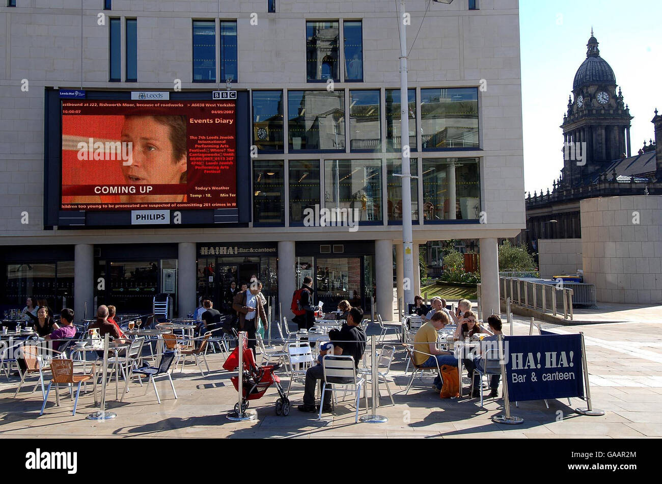 The screen in Millennium Square, Leeds, shows the story and picture of the death of terminal cancer sufferer and charity fundraiser Jane Tomlinson. Stock Photo