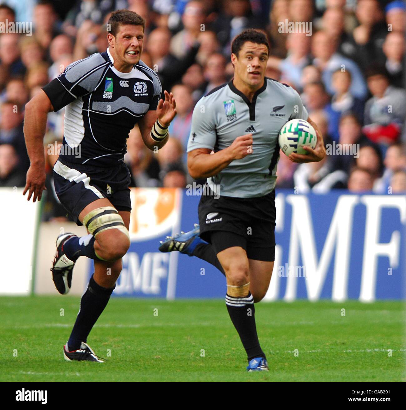 New zealands dan carter races through to score a try hires stock