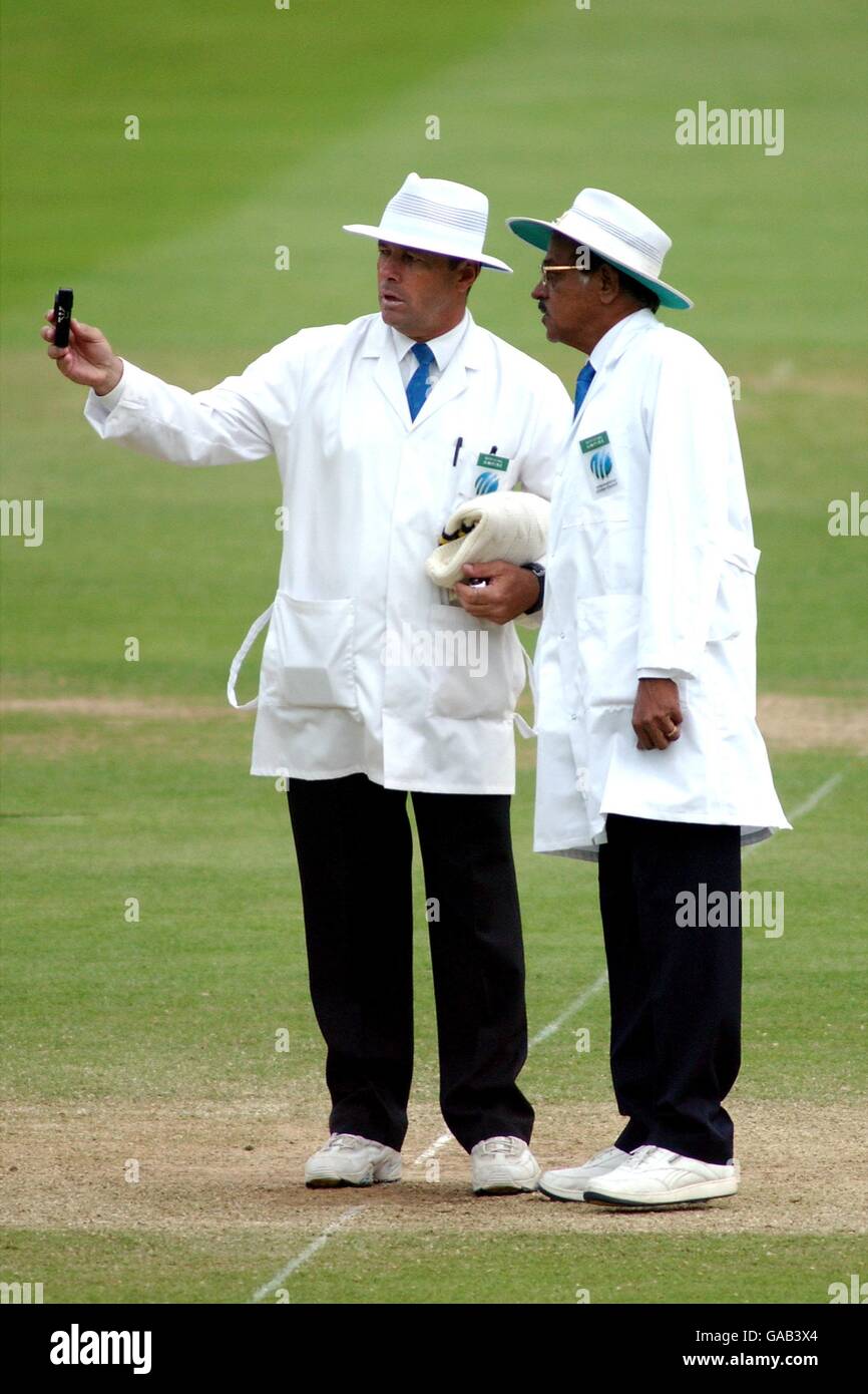 Umpire's D Harper (l) and S Venkataraghaven (r) check the level of light Stock Photo