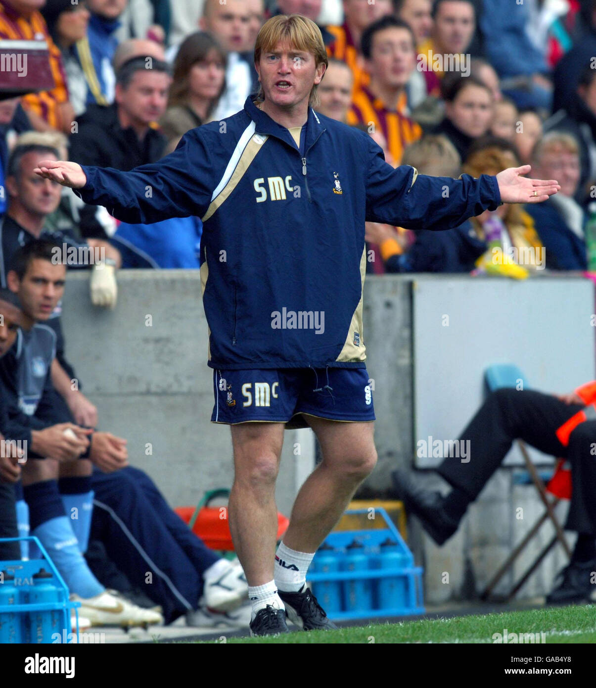 Bradford's manager Stuart McCall during the Coca-Cola Football League Two match at Valley Parade Stadium, Bradford. Stock Photo