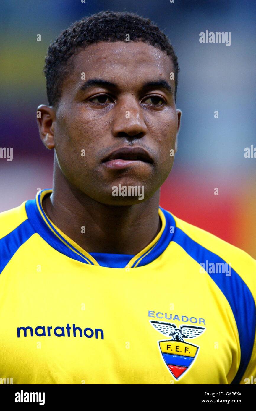 Soccer - FIFA World Cup 2002 - Group G - Italy v Ecuador. Ulises De La