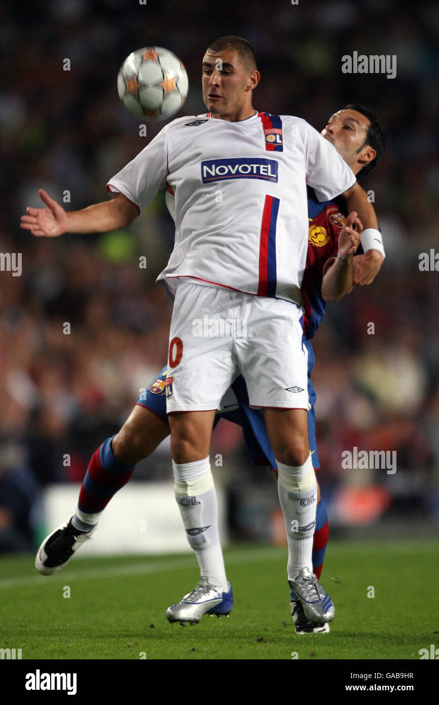 Fanion Brodé Olympique Lyonnais Vs FC Barcelone, 2001, 48x36 Cm, France