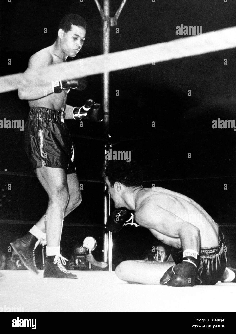 Joe Louis Fights Billy Conn Shower Curtain by Underwood Archives - Pixels