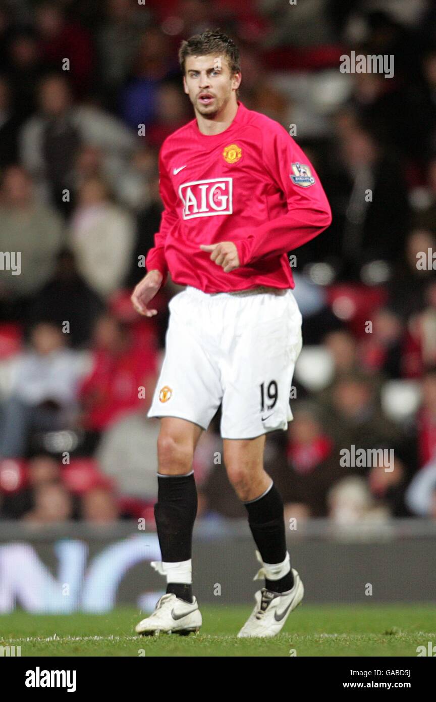 Old trafford gerard pique hi-res stock photography and images - Alamy