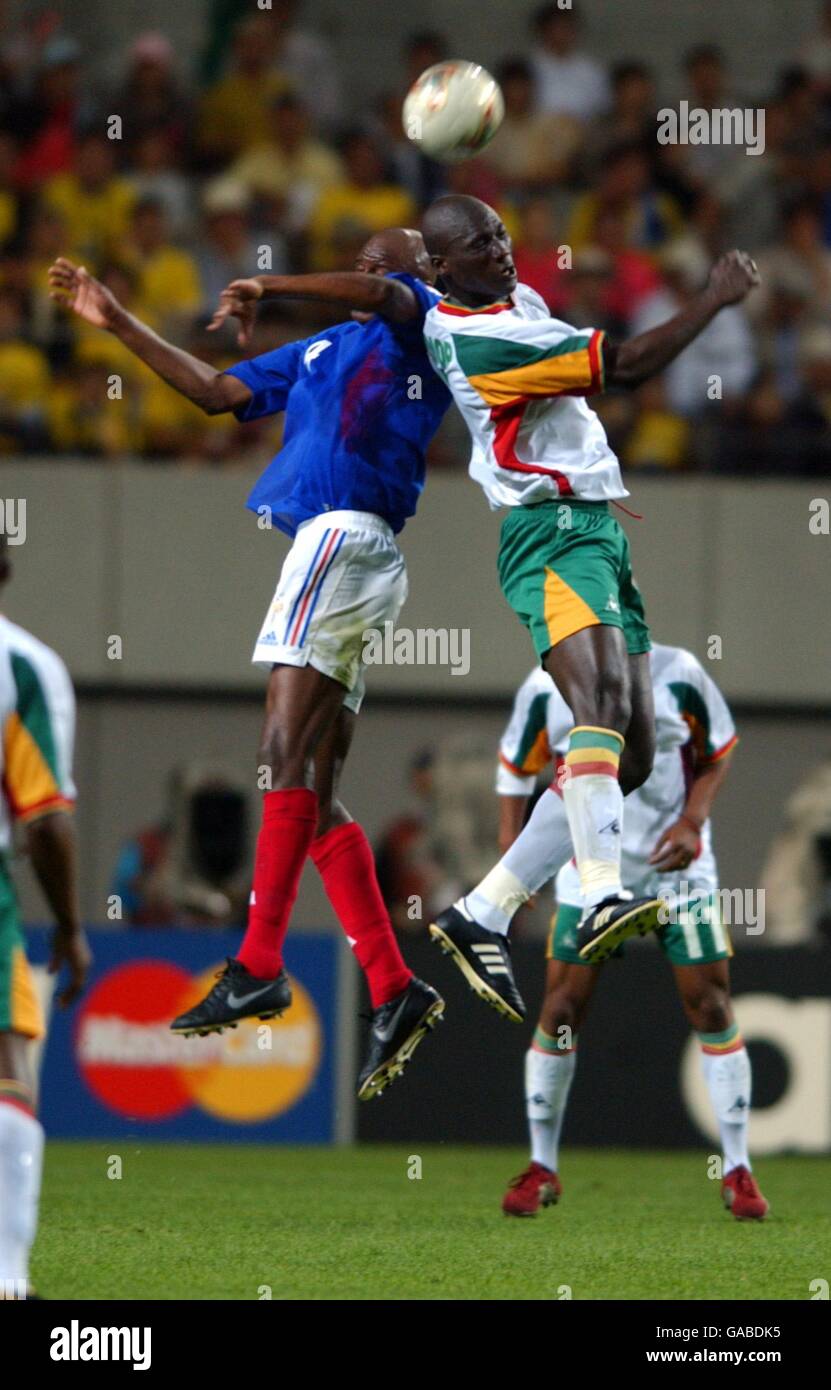 Senegal's Papa Bouba Diop celebrates scoring against France Stock Photo -  Alamy