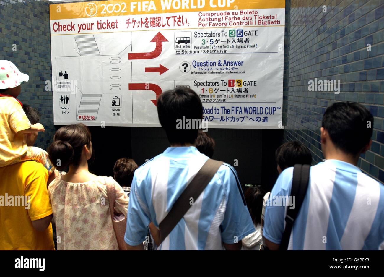 Soccer - FIFA World Cup 2002 - Group F - Argentina v Nigeria. Argentina fans on the way to the stadium at Ibaraki Stock Photo