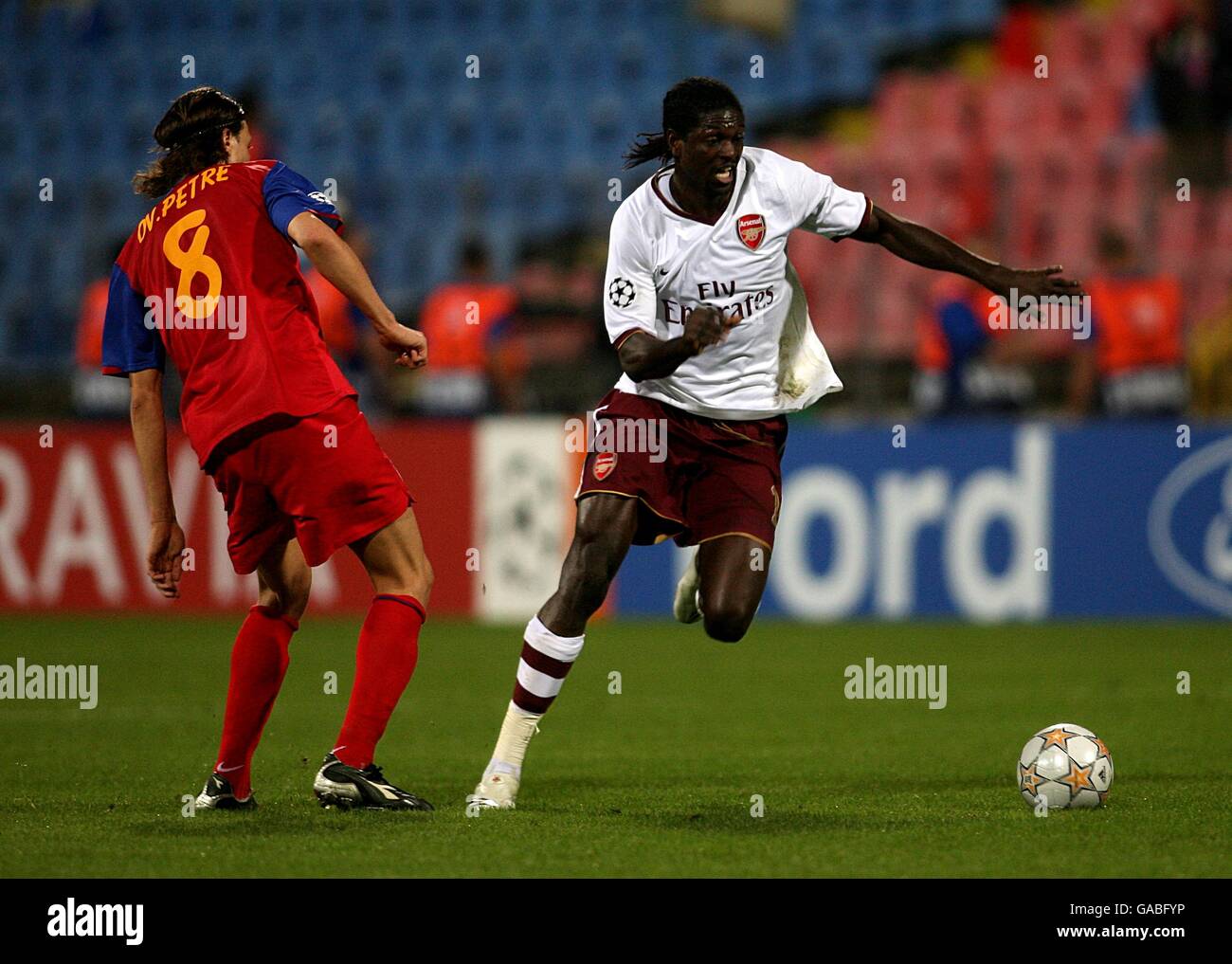 Soccer - UEFA Champions League - Group H - Steaua Bucharesti v Arsenal -  Steaua Stadium. Steaua Bucharesti, team group Stock Photo - Alamy