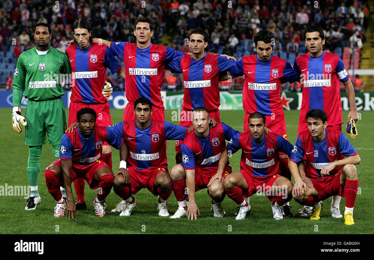 Soccer - UEFA Champions League - Group H - Steaua Bucharesti v Arsenal -  Steaua Stadium. Steaua Bucharesti, team group Stock Photo - Alamy