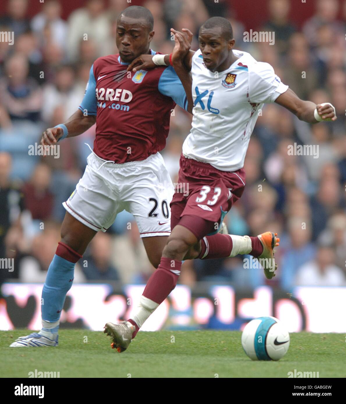 Aston Villas Nigel Reo-Coker and West Ham Uniteds Henri Camara battle for the ball Stock Photo
