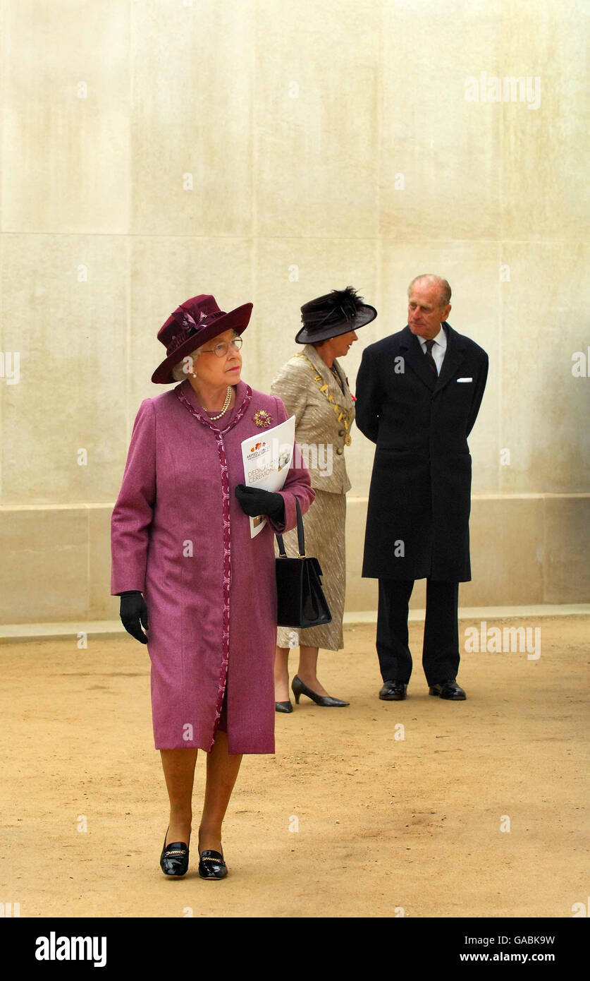 Britain's Queen Elizabeth II at the new National Armed Forces Memorial at Alrewas, Staffordshire after its dedication. Stock Photo