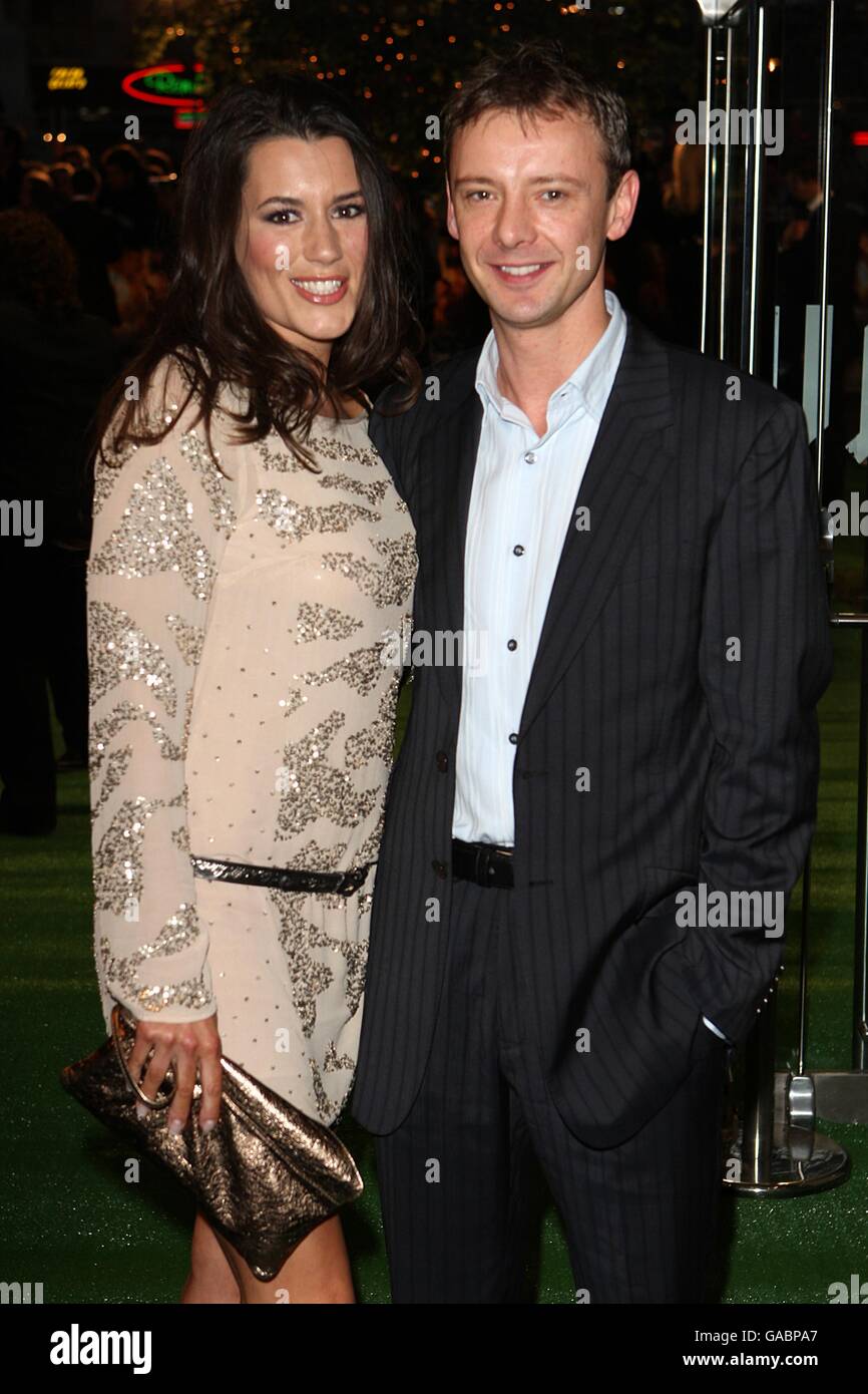 John Simm and his wife Kate Magowan arrive for the European Premiere of Stardust at the Odeon Leicester Square, London, WC2 Stock Photo