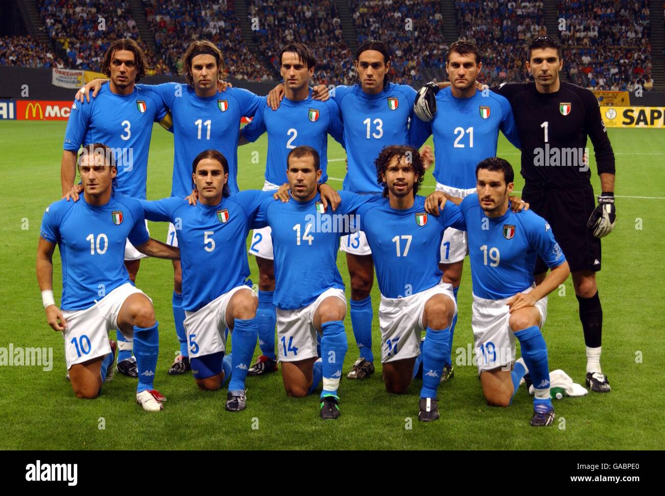 Soccer -FIFA World Cup 2002 - Group G - Italy v Ecuador. Italian team group Stock Photo