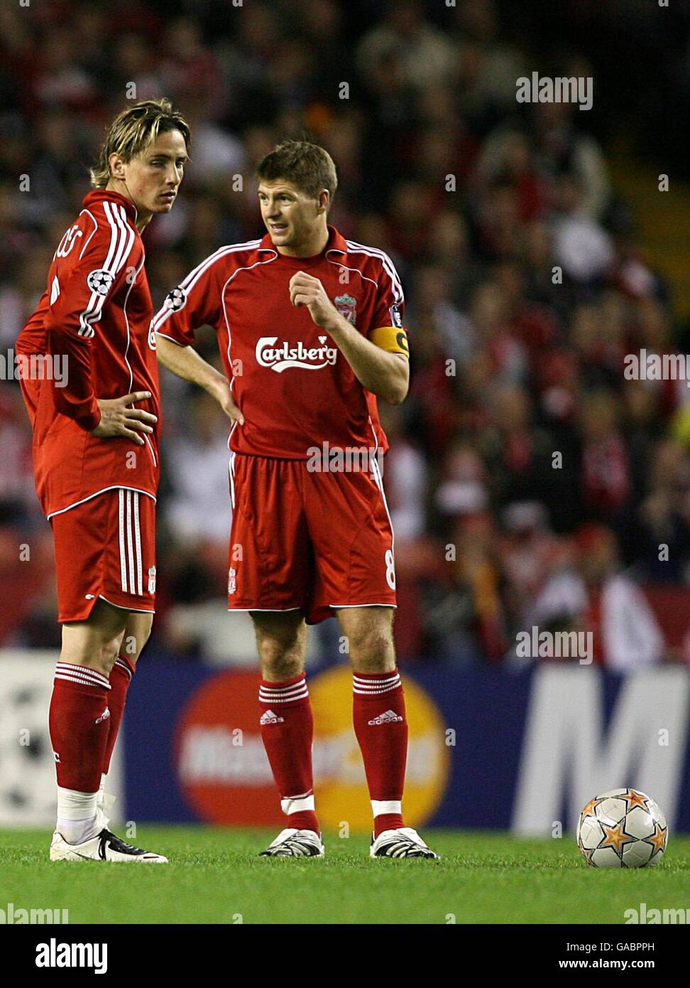 Liverpool's Fernando Torres and Steven Gerrard stand dejected Stock Photo -  Alamy