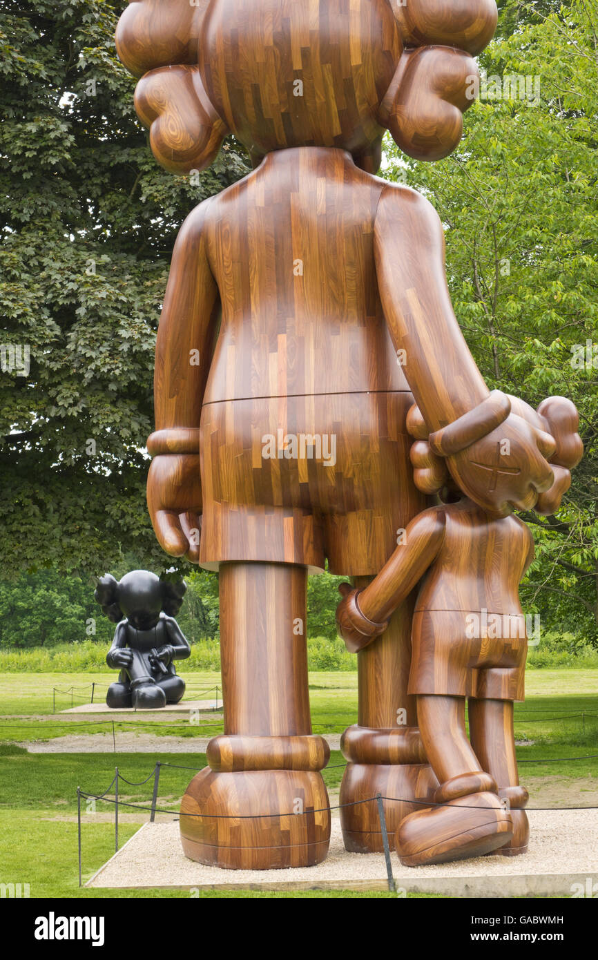 Kaws yorkshire sculpture park hires stock photography and images Alamy