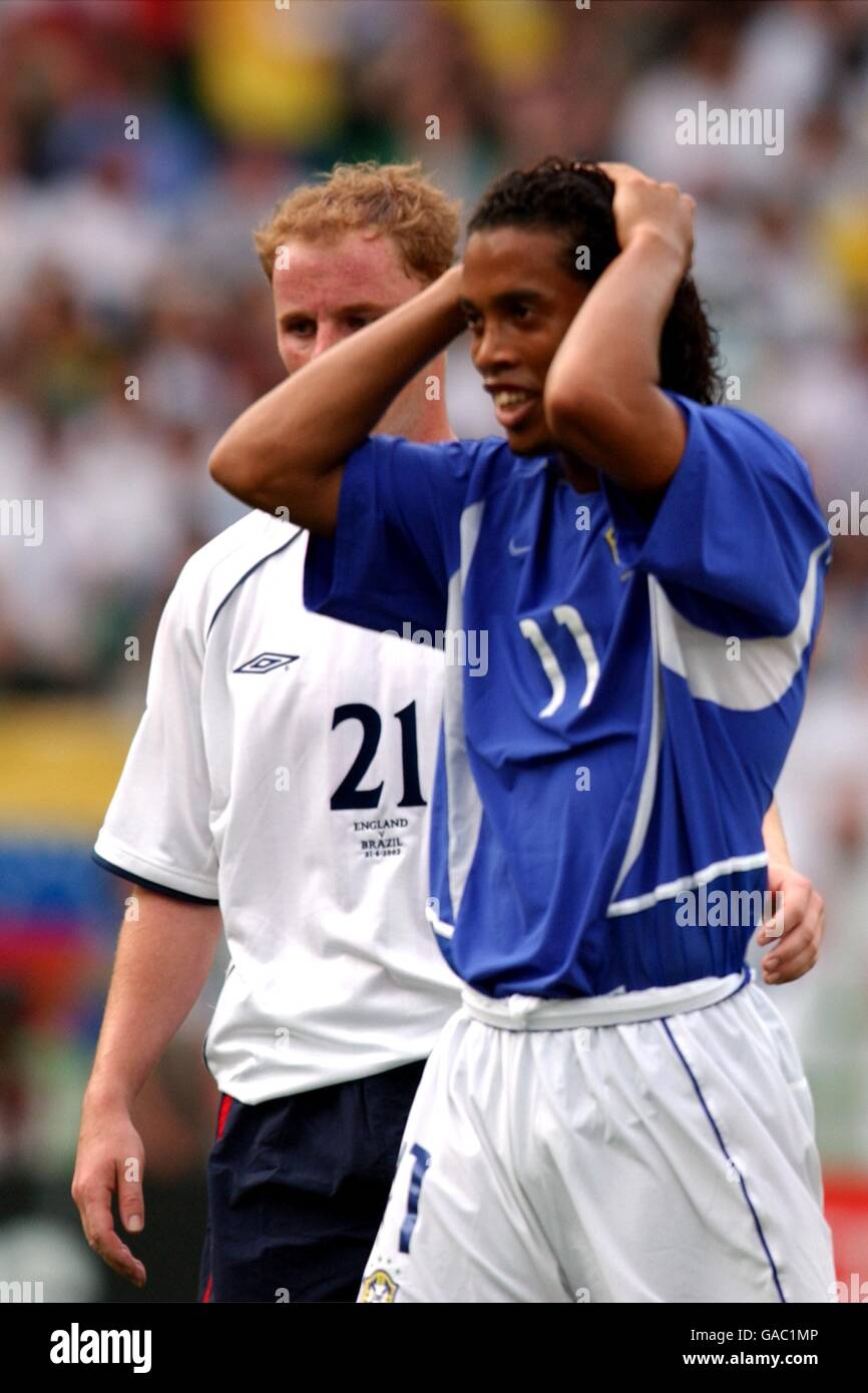 Ronaldinho 2002 england hi-res stock photography and images Ronaldinho 2002 england hi-res stock photography and images