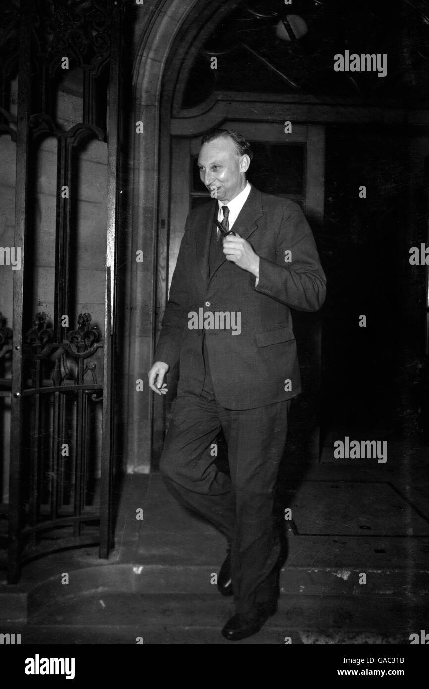 Sir Arnold Alexander Hall, director of the Royal Aircraft Establishment, Farnborough. He is seen leaving Church House, Westminster, London after attending the morning session of the Comet inquiry. He had revealed to the inquiry some of the scientific detective work that had gone into the investigation of how the Comet jetliner York Peter had come to pieces. Stock Photo