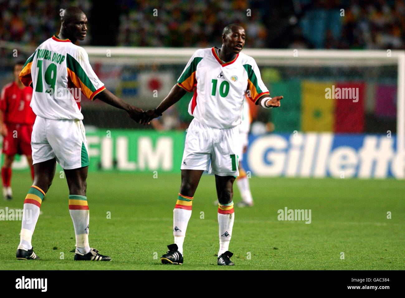 Senegal's Papa Bouba Diop celebrates scoring against France Stock Photo -  Alamy