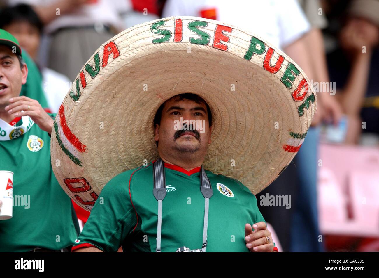 Soccer -FIFA World Cup 2002 - Second Round - Mexico v USA. A Mexico fan  watches his team in a giant sombrero Stock Photo - Alamy