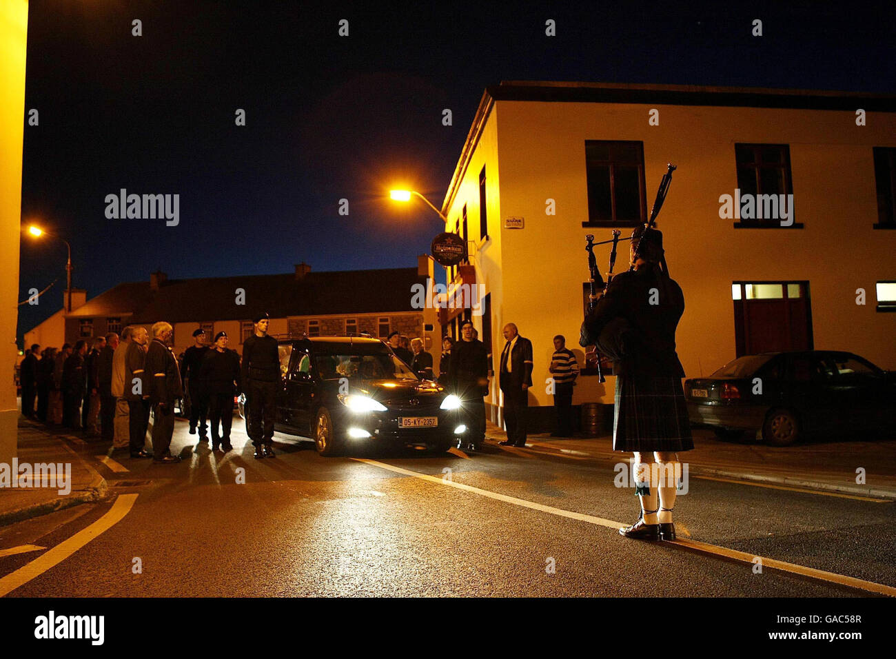The funeral cortege of the last survivor of the War of Independence, Dan Keating, who died aged 105 on Tuesday after a short illness, heads to Kiltallagh Church, Co. Kerry last night, where he was laid to rest in a low-key service today. Stock Photo