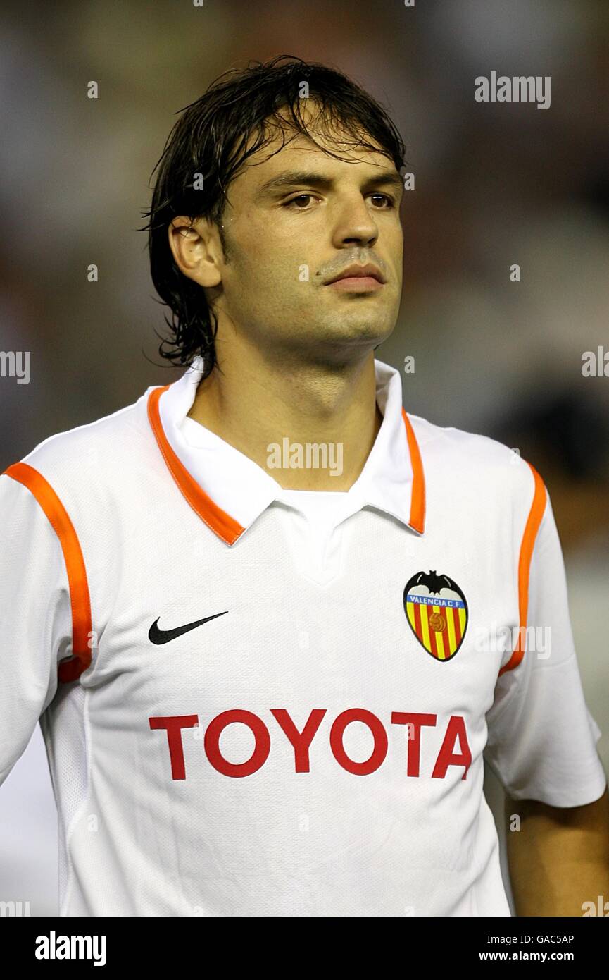 Fernando morientes valencia hi-res stock photography and images