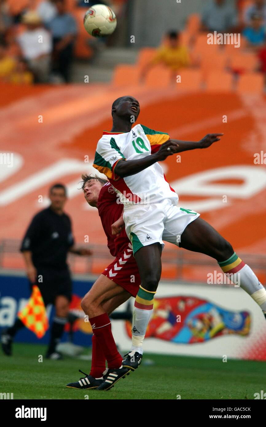 Senegal's Papa Bouba Diop celebrates scoring against France Stock Photo -  Alamy