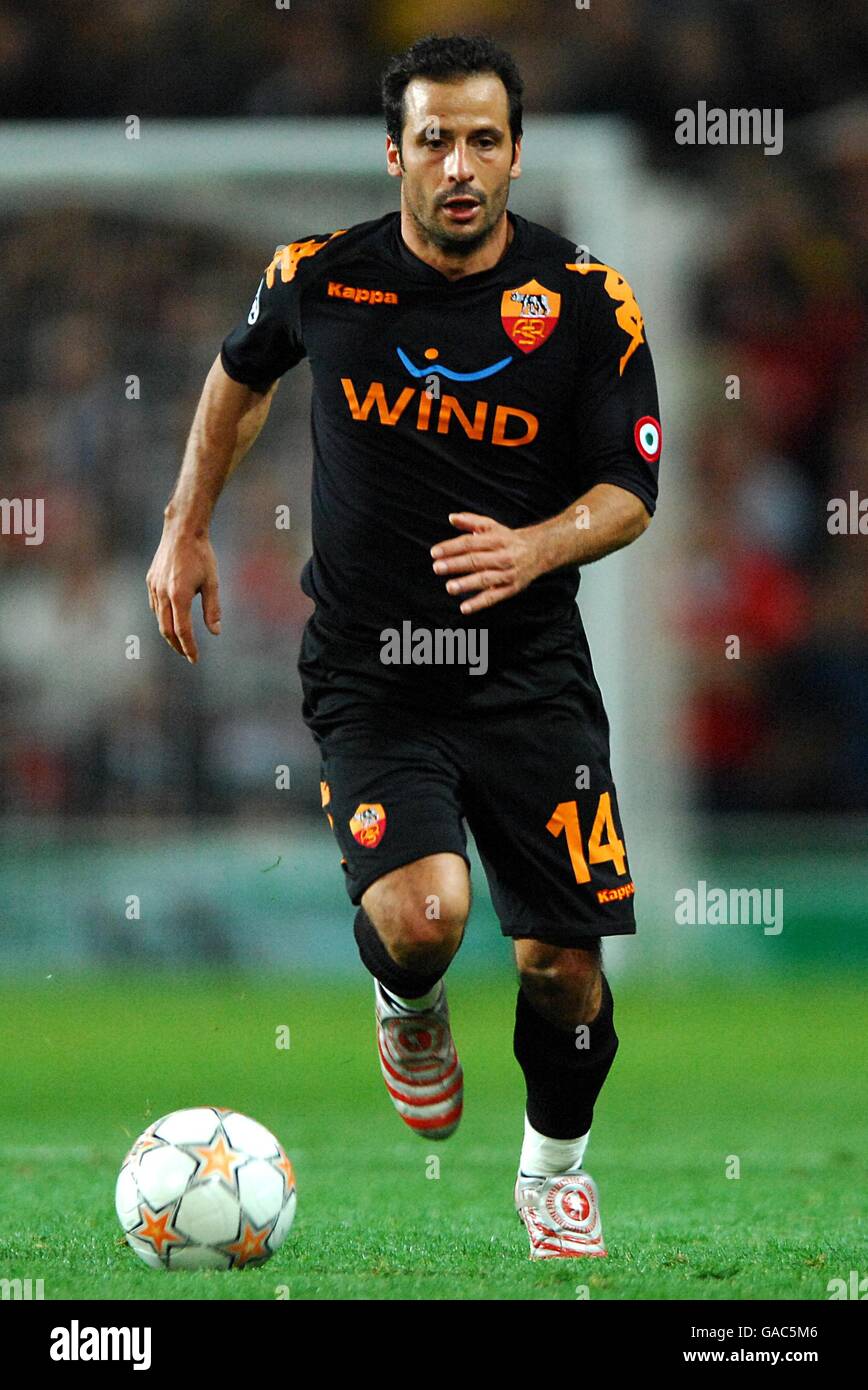 Ludovic giuly as roma hi-res stock photography and images - Alamy