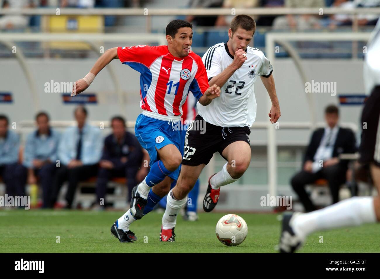 Soccer - FIFA World Cup 2002 - Second Round - Gernany v Paraguay. Germany's Torsten Frings and Paraguay's Jorge Campos Stock Photo