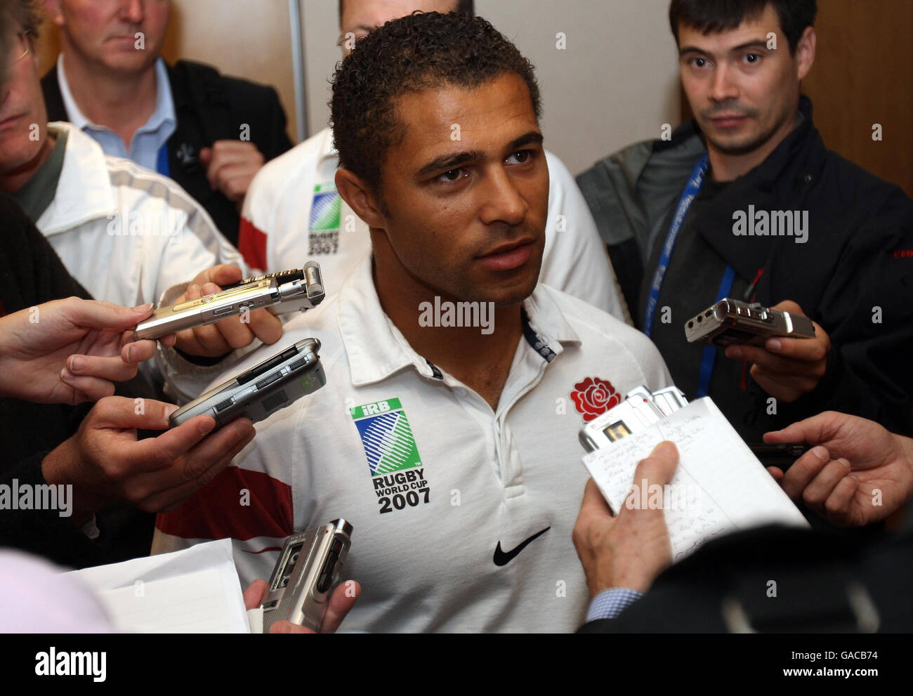 Rugby Union - IRB Rugby World Cup 2007 - England Press Conference - Paris. England's Jason Robinson talks to journalists during a press conference at Marriott Courtyard Neuilly, Paris, France. Stock Photo