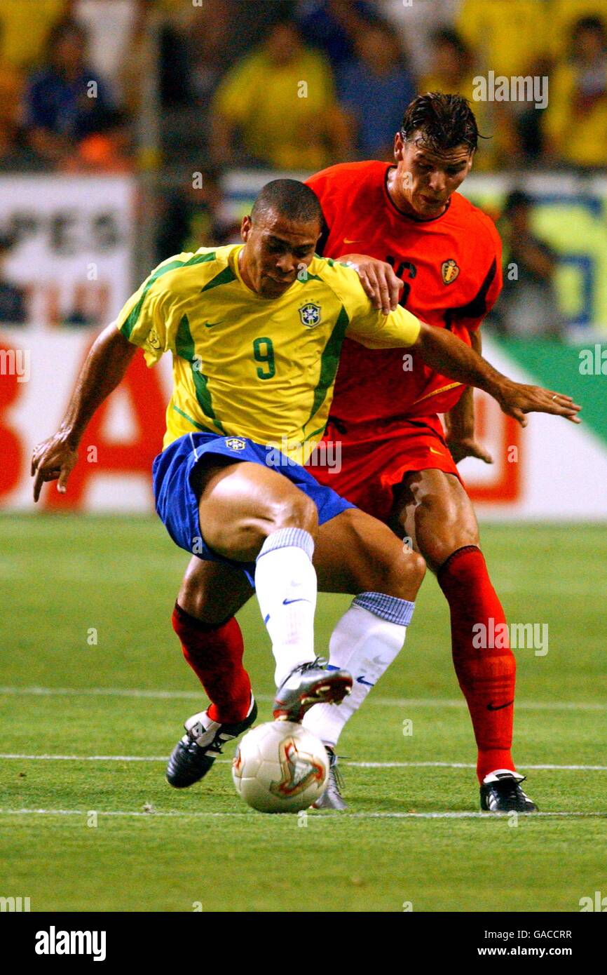 Soccer - FIFA World Cup 2002 - Second Round - Brazil v Belgium. Brazil's Ronaldo (front) holds off the challenge of Belgium's Daniel Van Buyten Stock Photo