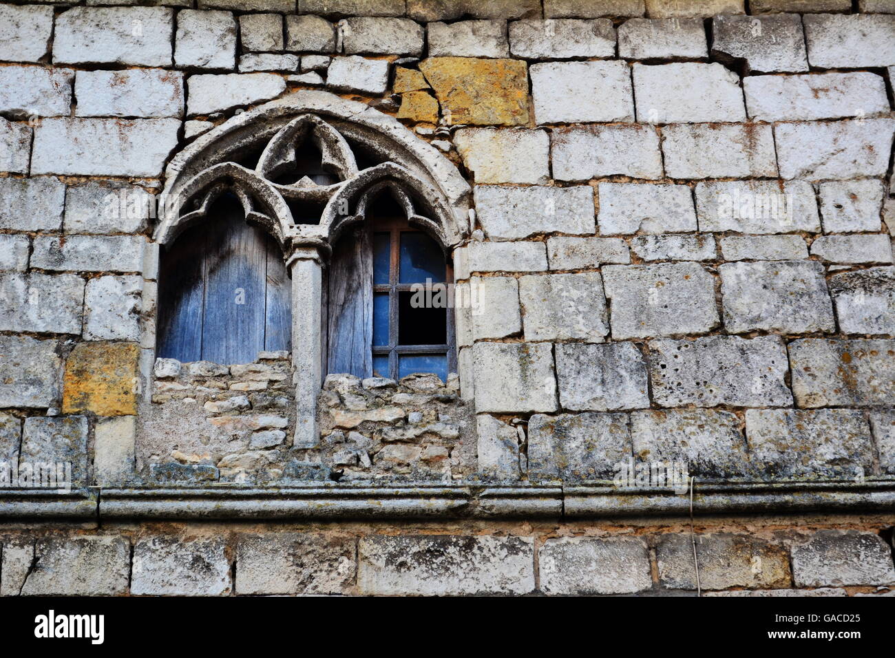 old abandoned and broken stone window Stock Photo - Alamy