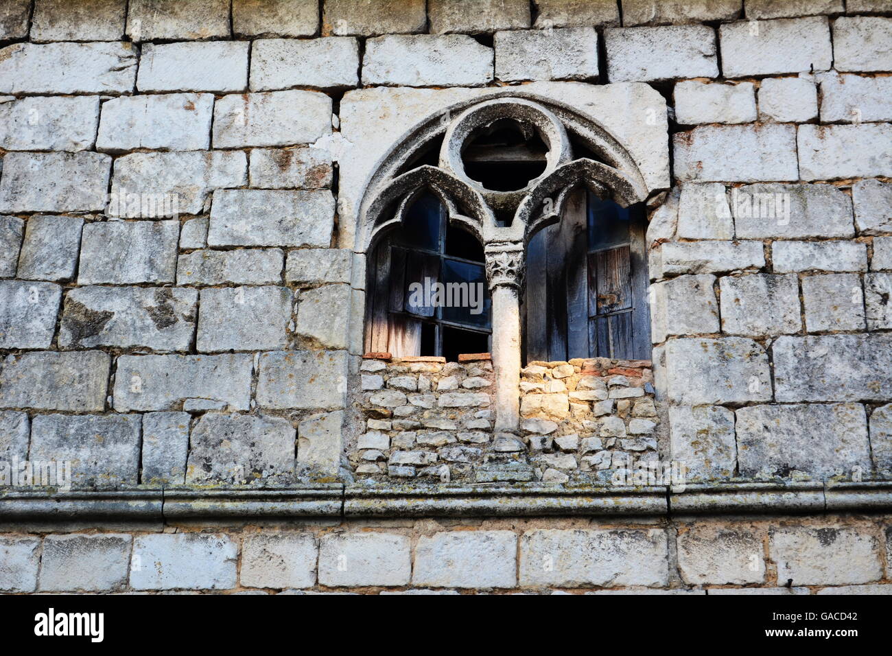 old abandoned and broken stone window Stock Photo - Alamy