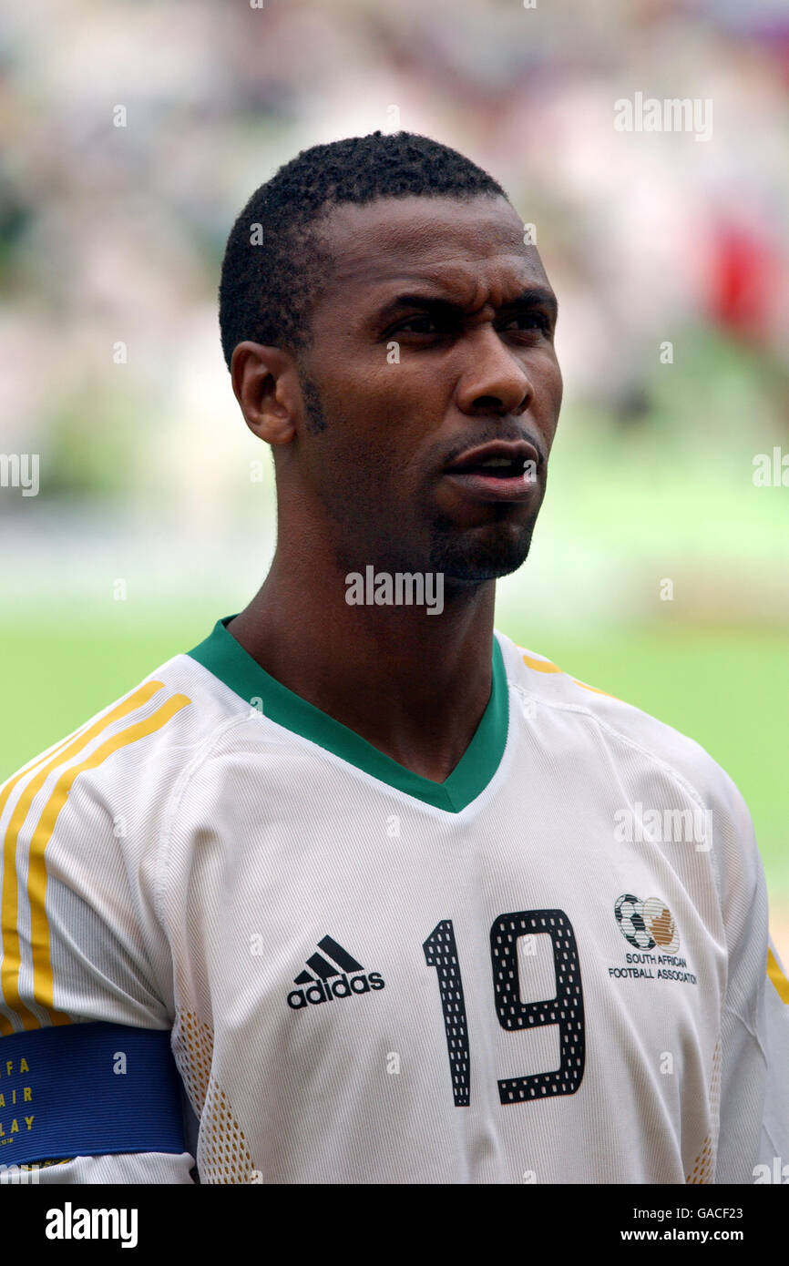 Lucas Radebe 2002 World Cup Hi res Stock Photography And Images Alamy