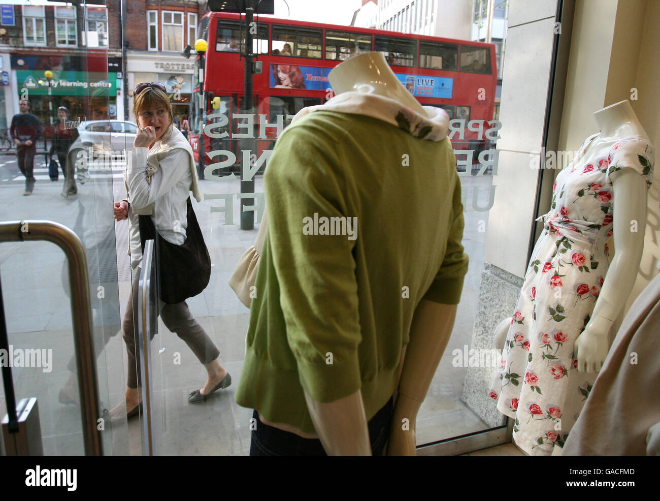 Stock picture shoppers in londons kings road hires stock photography and images Alamy
