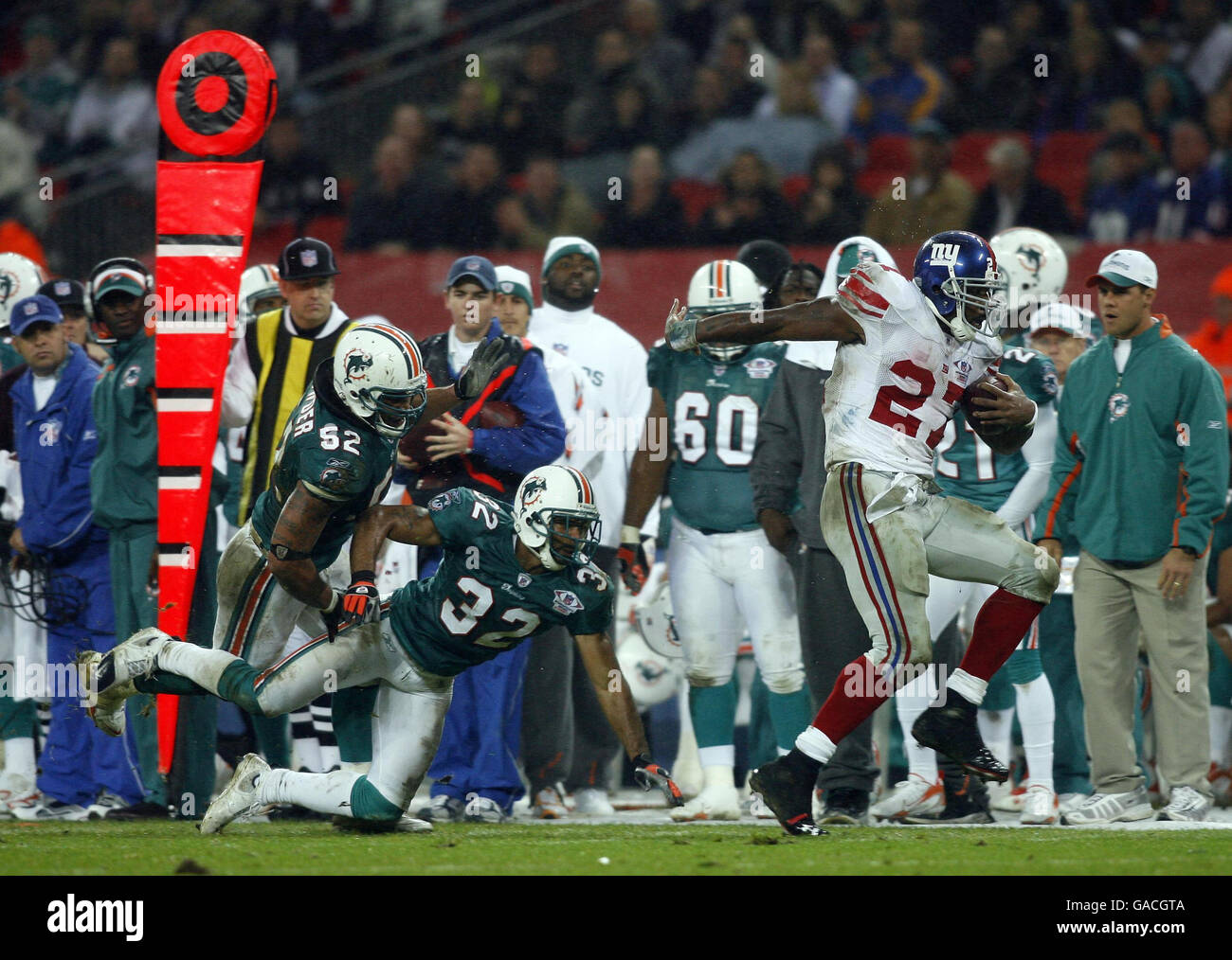 New york giants helmet hi-res stock photography and images - Alamy