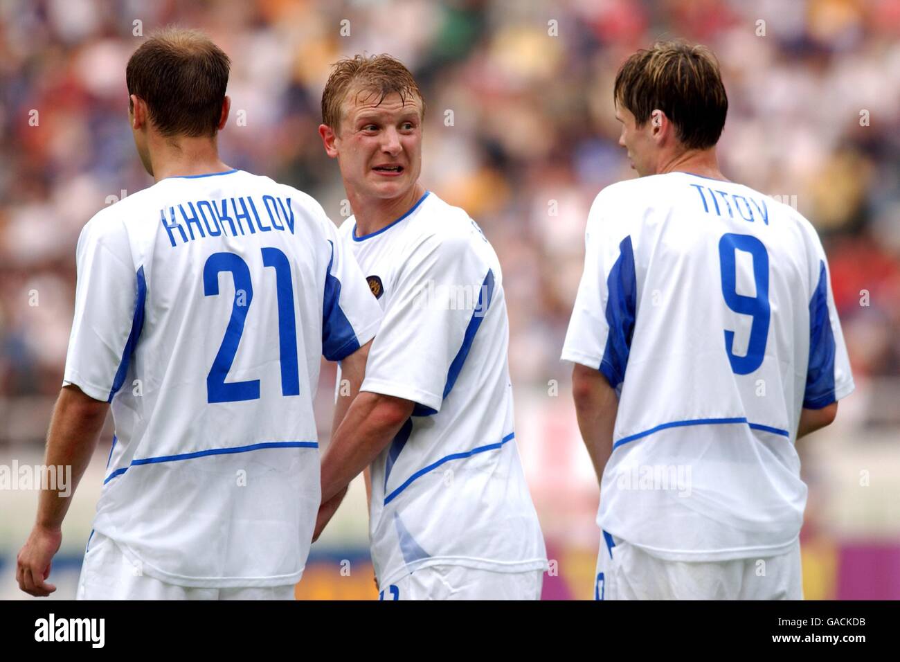 Soccer - FIFA World Cup 2002 - Group H - Belgium v Russia. L-R: Russia's Dmitry Khokhlov, Vladimir Beschastnykh and Egor Titov form a defensive wall Stock Photo