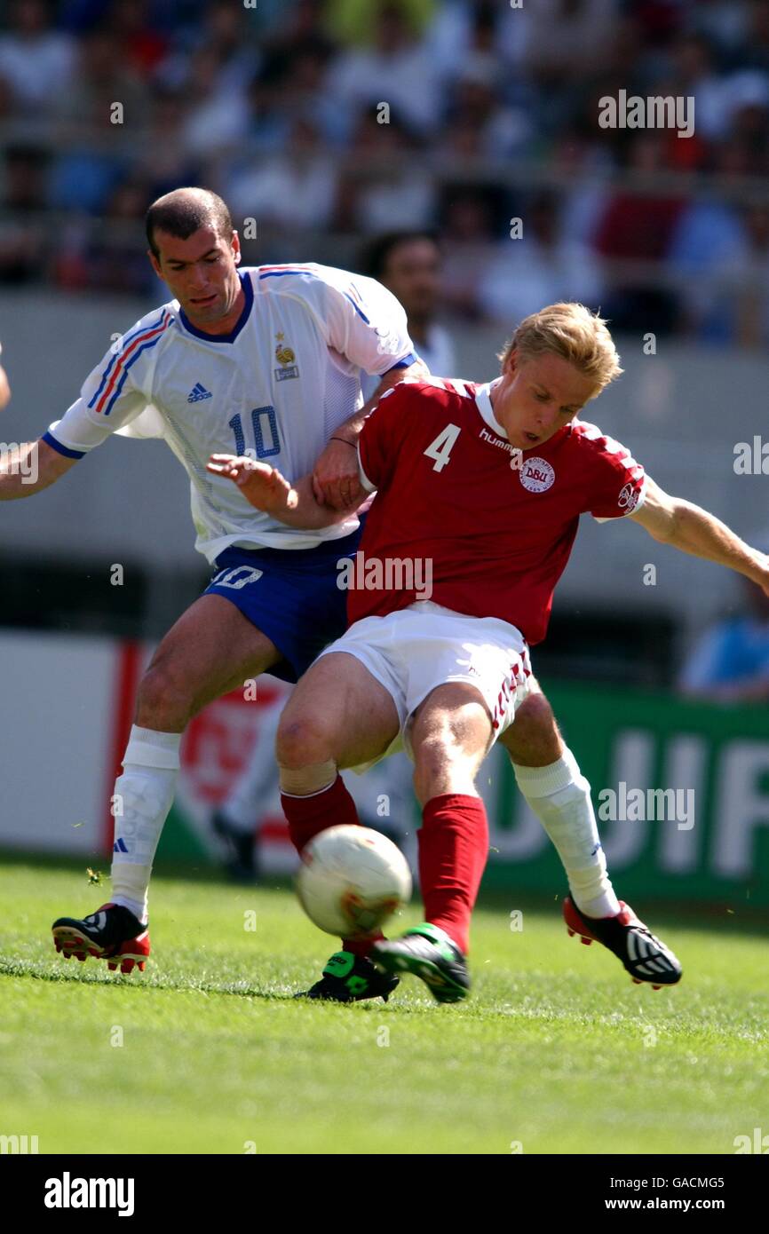 Zinedine zidane 2002 hi-res stock photography and images - Alamy