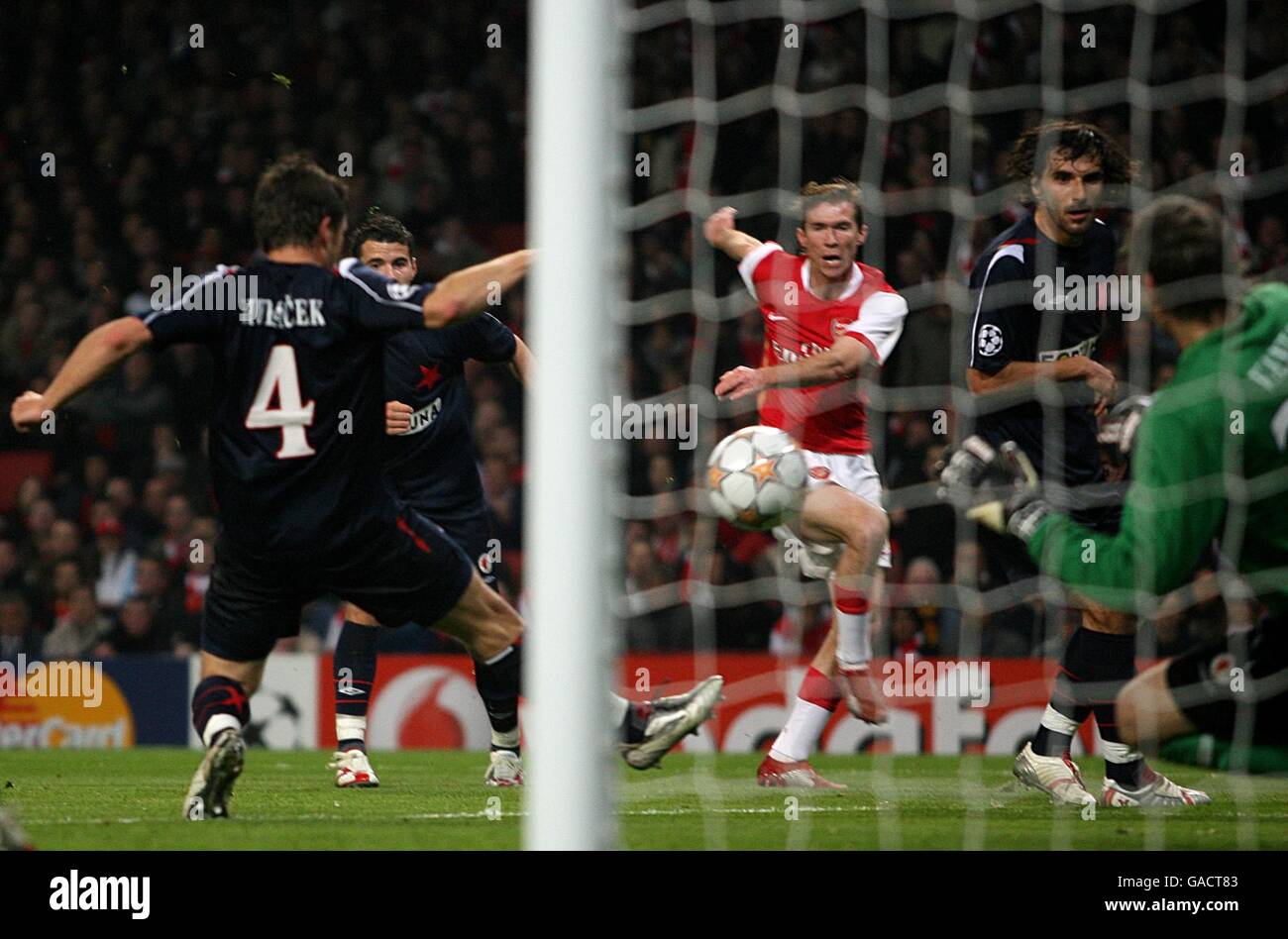 Soccer - UEFA Champions League - Group H - Slavia Prague v Arsenal - Evzena  Rosickeho Stadium. Arsenal Team Group Stock Photo - Alamy