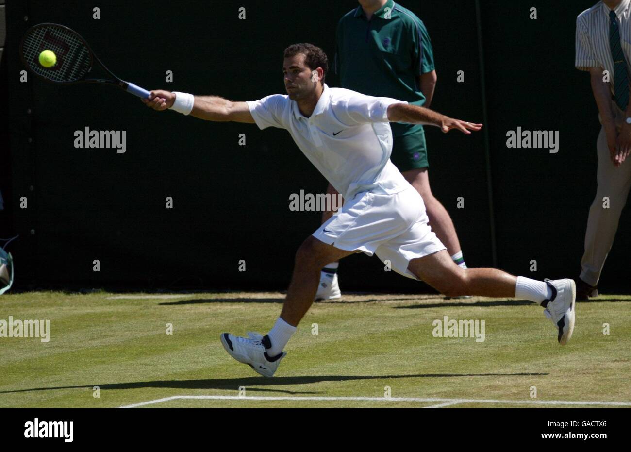 Tennis - Wimbledon 2002 - second Round. Pete Sampras lunges for a ball during his match with George Bastl Stock Photo