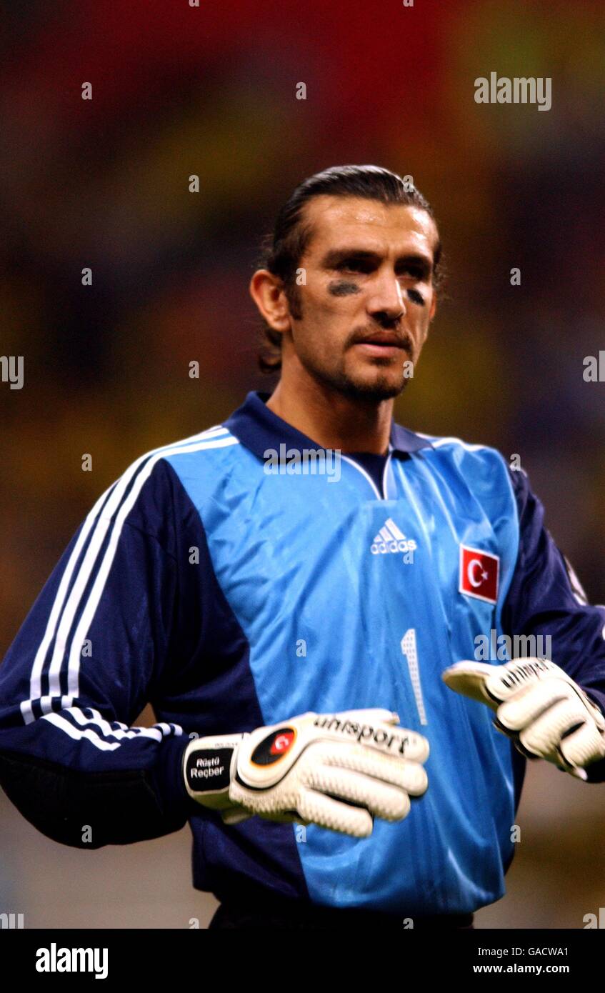 Turkey goalkeeper rustu recber hi-res stock photography and images - Alamy