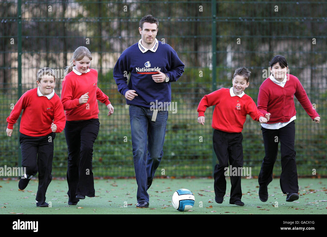 Soccer - Stephen McManus - Photo Call - Bankier Primary School ...