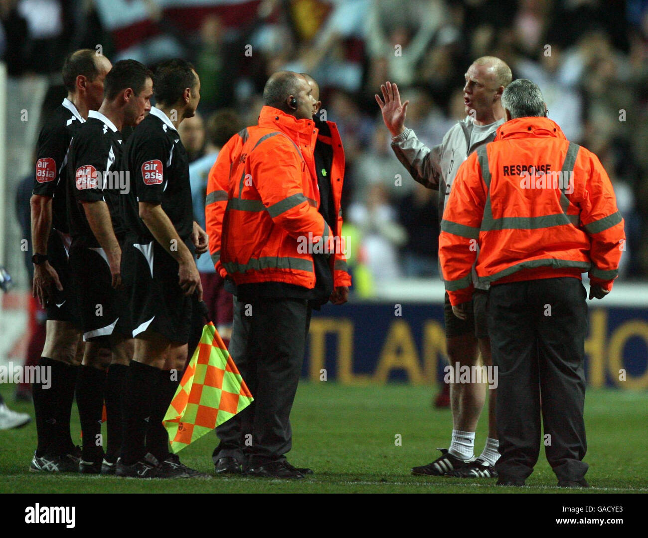 Coventry City's Manager Ian Dowie (right) complains to referee Rob Styles after West Ham United's last minute winner during the Carling Cup fourth round match at Ricoh Arena, Coventry. Stock Photo