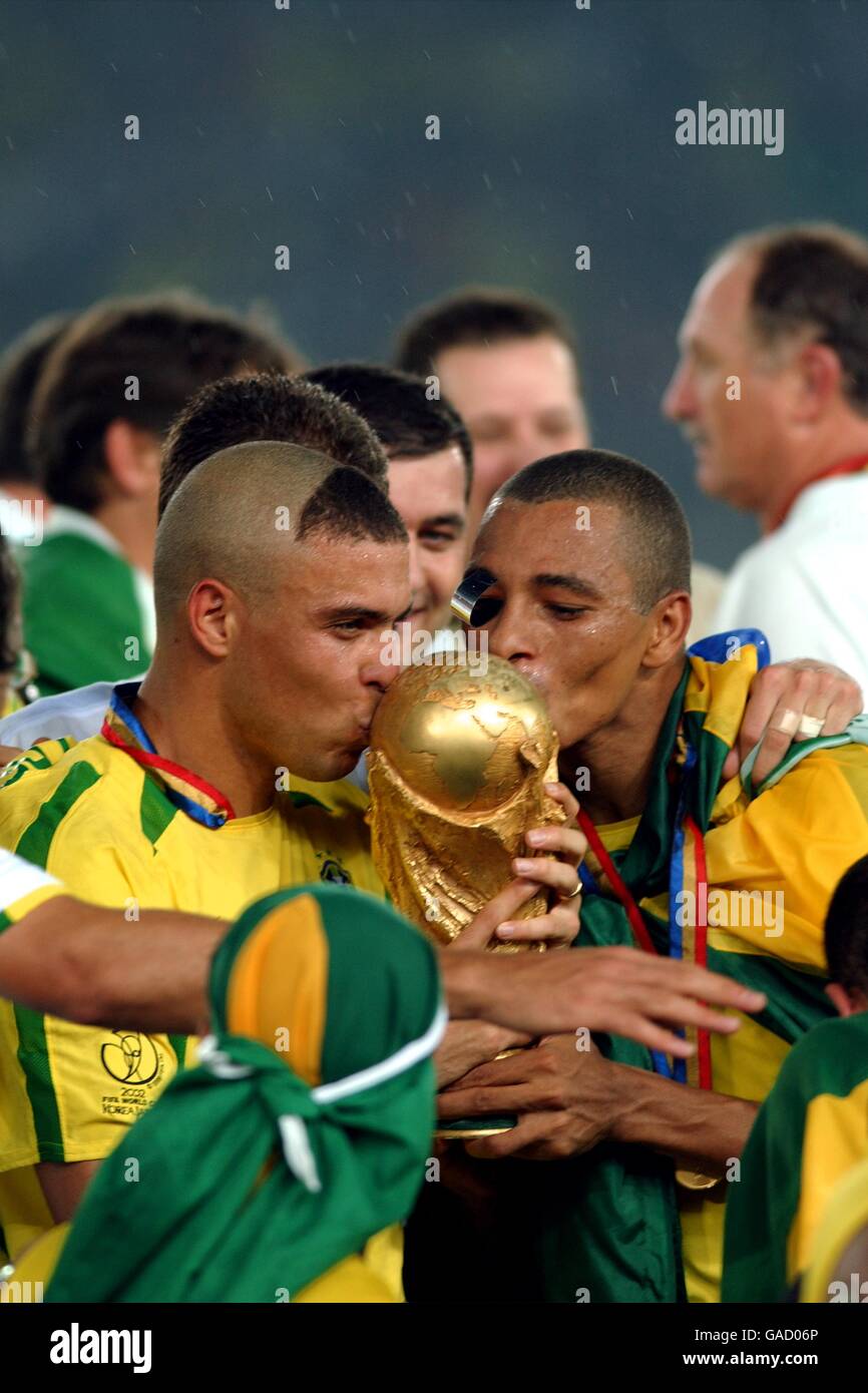 Brazil 2002 world cup trophy hi-res stock photography and images