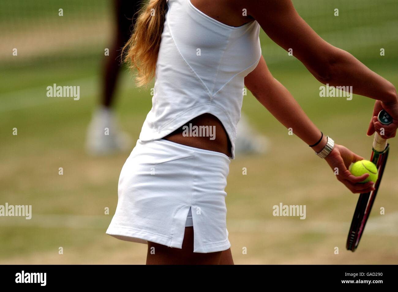 Anna Kournikova serving during her Double's match against the Williams sisters Stock Photo