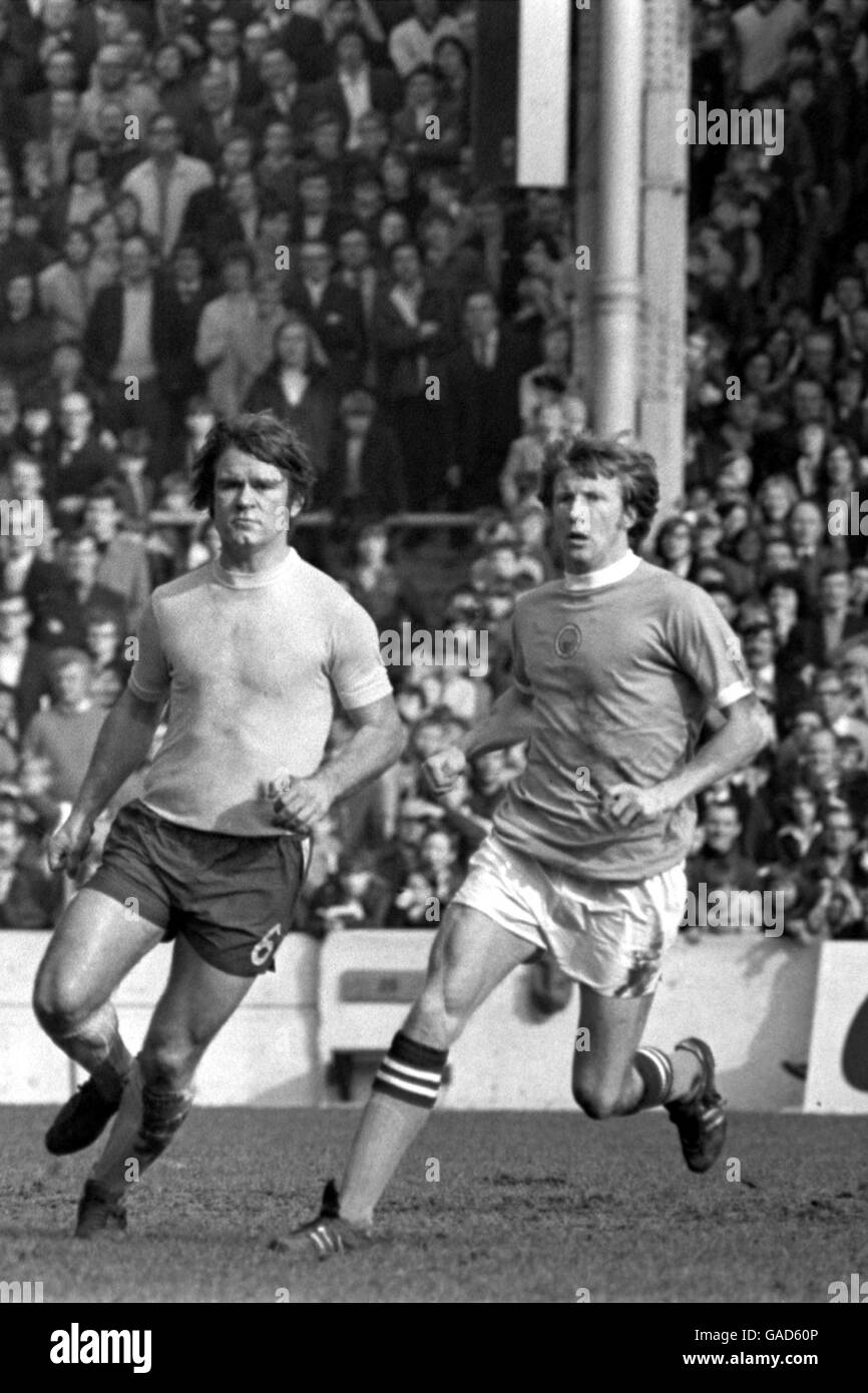 Soccer - Football League Division One - Manchester City v Chelsea. Manchester City's Colin Bell (r) is tracked by Chelsea's Dave Webb (l) Stock Photo