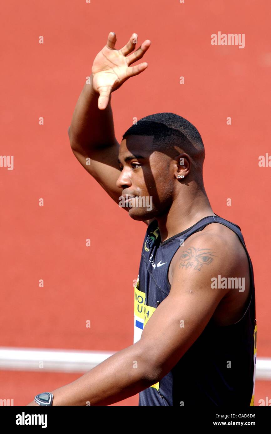 Mark Lewis-Francis waves to the crowd after his 100m race Stock Photo ...