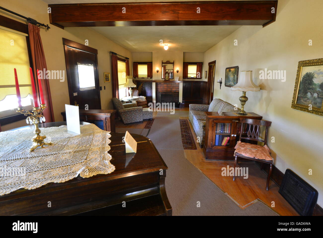 An American living room for a middle class family from the 1930's Stock  Photo - Alamy