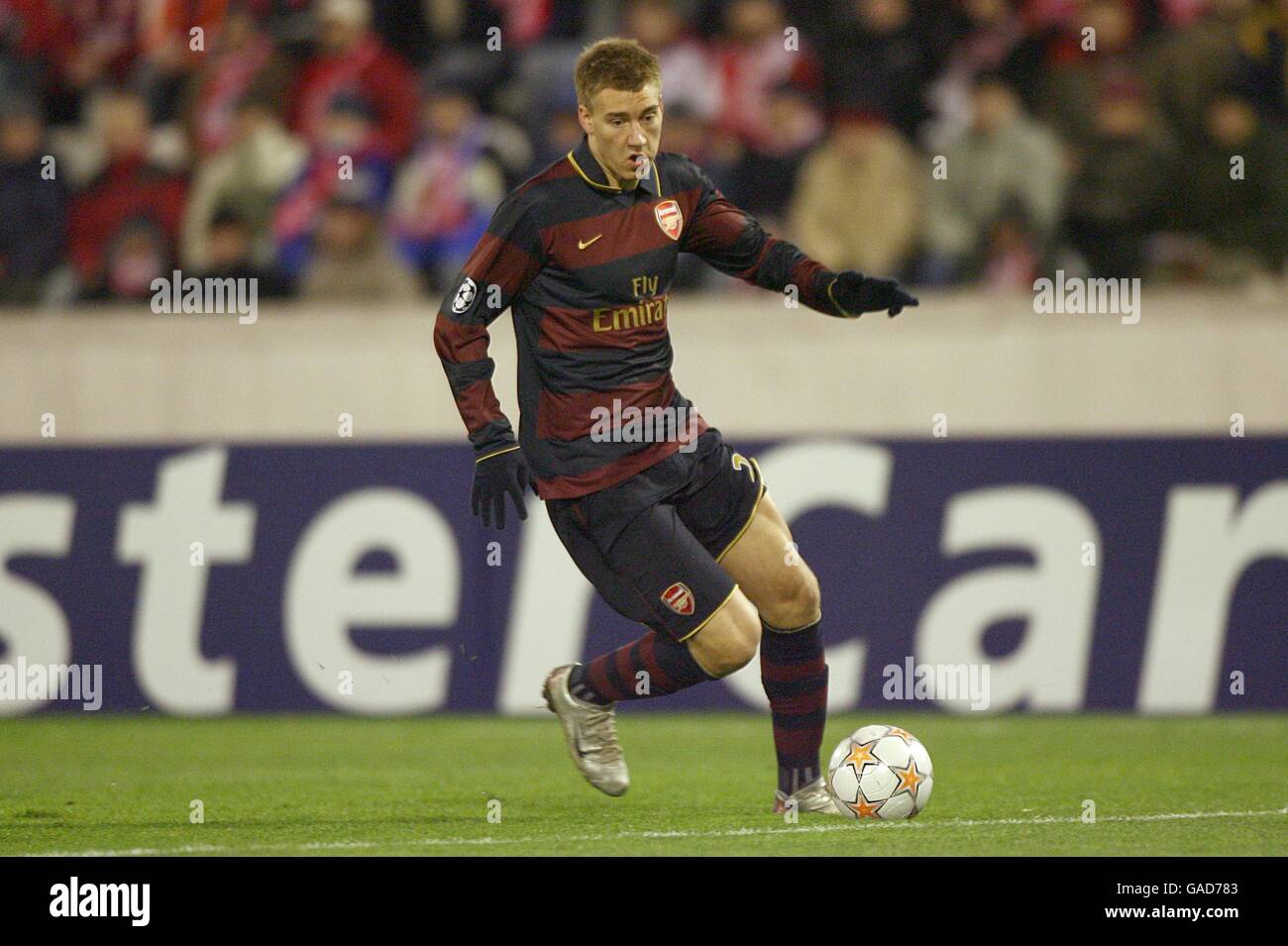 Soccer - UEFA Champions League - Group H - Slavia Prague v Arsenal - Evzena  Rosickeho Stadium. Arsenal Team Group Stock Photo - Alamy