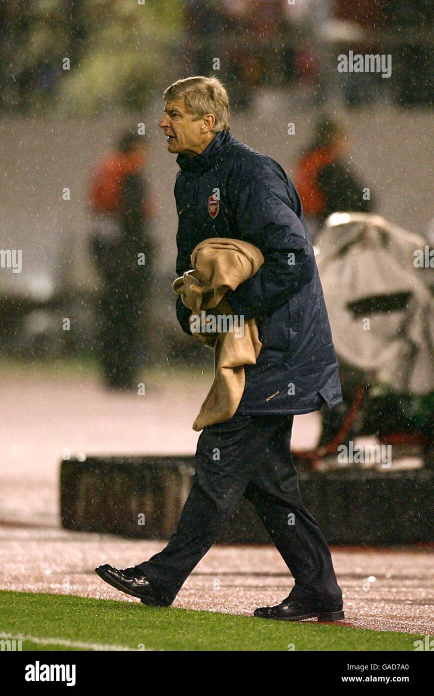 Soccer - UEFA Champions League - Group H - Slavia Prague v Arsenal - Evzena  Rosickeho Stadium. Arsenal Team Group Stock Photo - Alamy