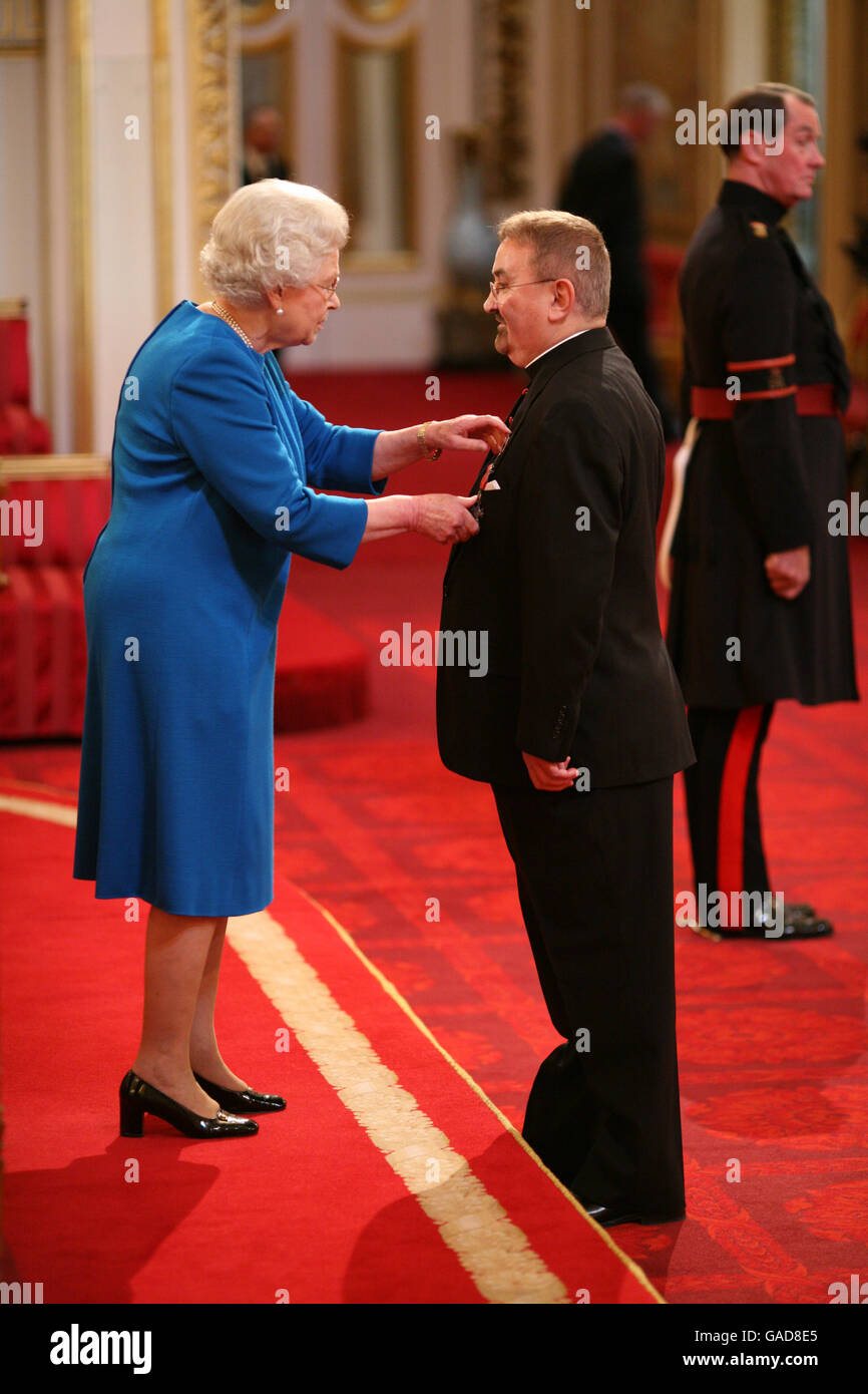 The Venerable Dr. Ian Young is made an MBE by The Queen at Buckingham Palace Stock Photo Alamy